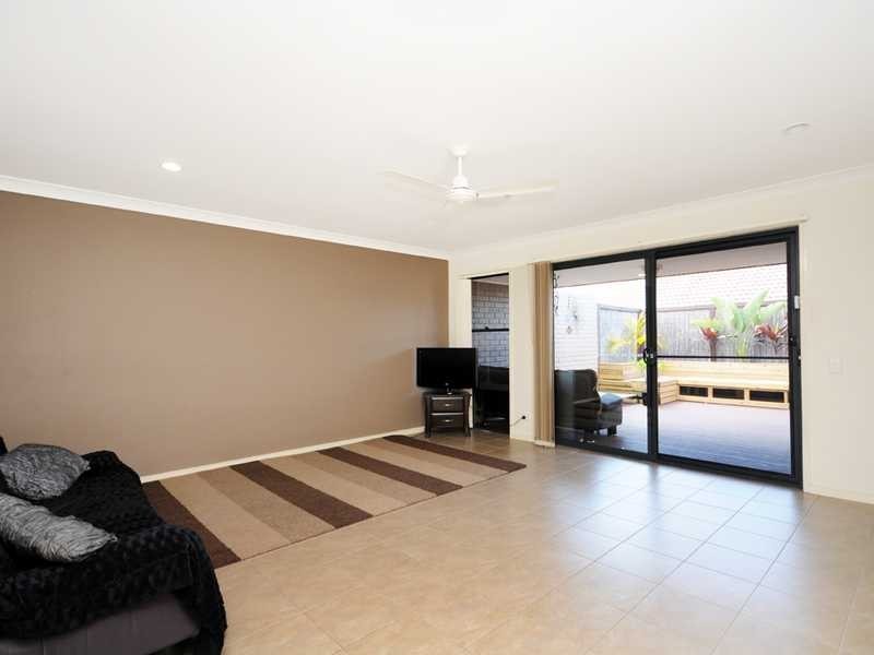 2/15 Blossom Street, Pimpama QLD 4209