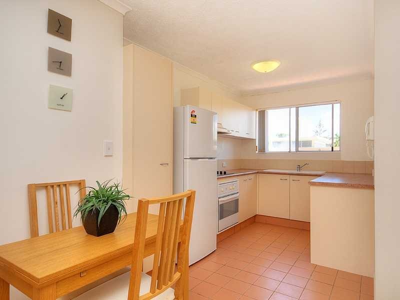 8/4 Adori Street, Chevron Island QLD 4217