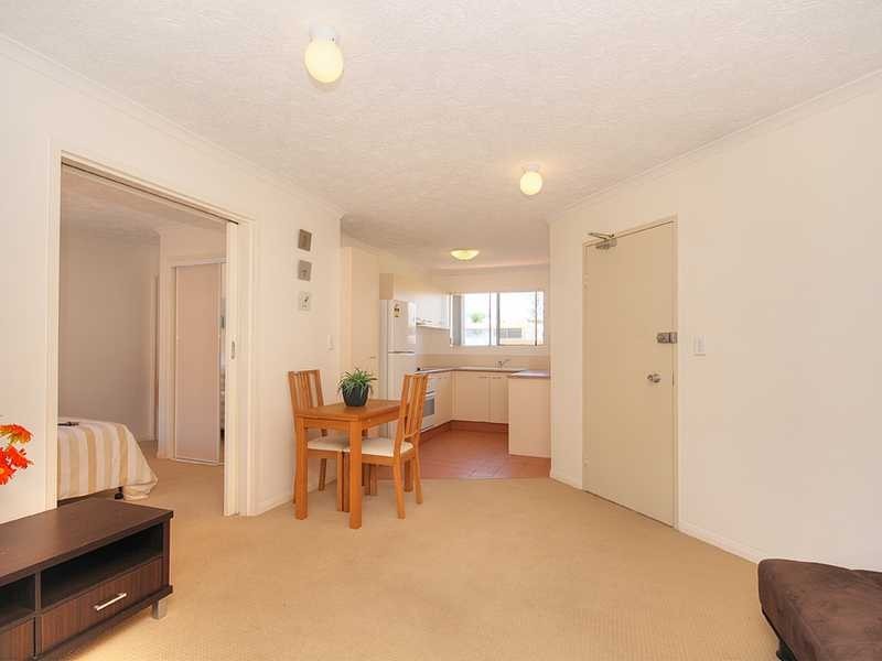 8/4 Adori Street, Chevron Island QLD 4217