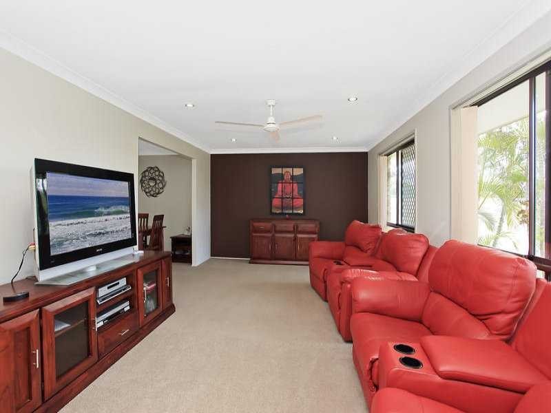 4 Honeywood Court, Burleigh Waters QLD 4220