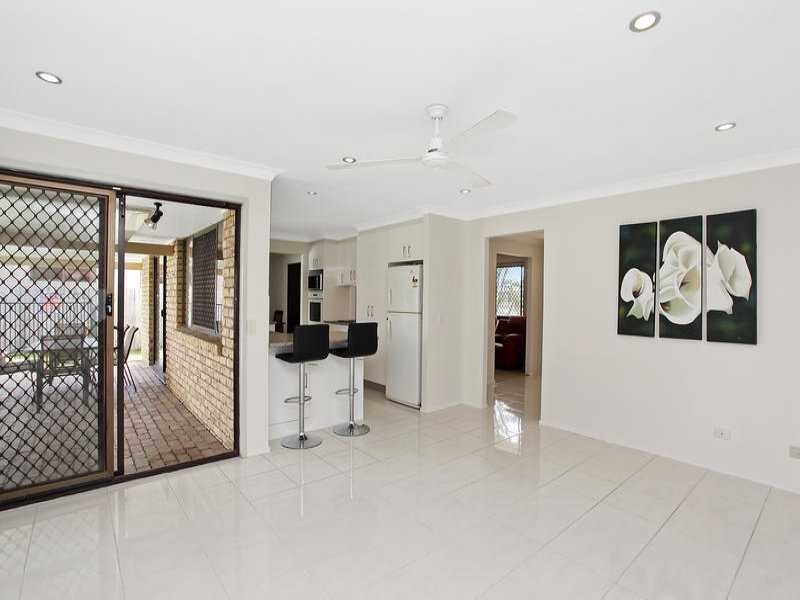 4 Honeywood Court, Burleigh Waters QLD 4220