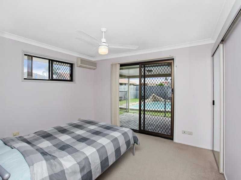 4 Honeywood Court, Burleigh Waters QLD 4220