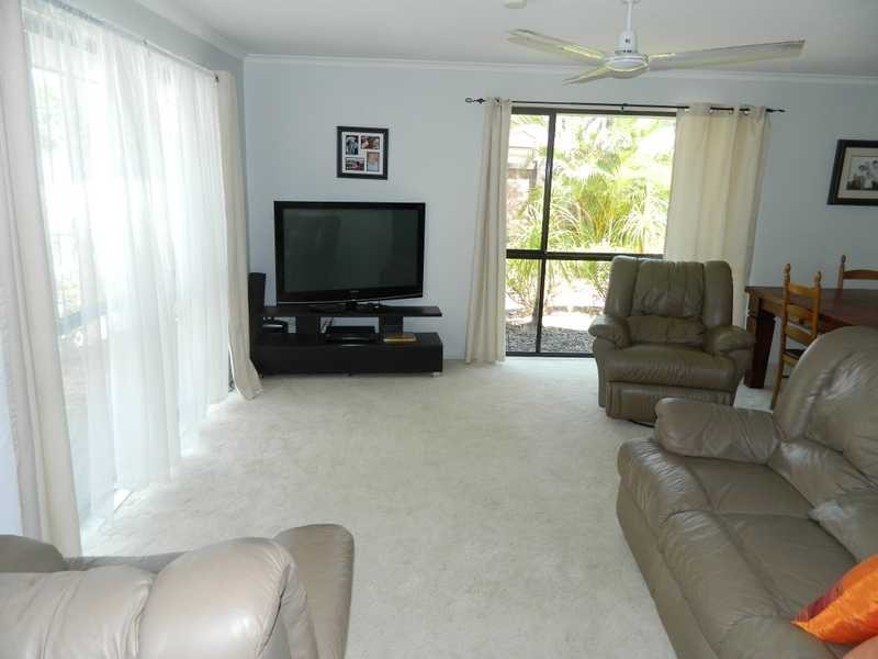 1 Yerrecoin Place, Burleigh Waters QLD 4220