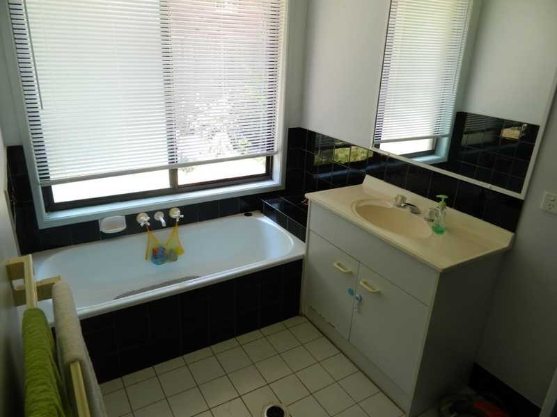 1 Yerrecoin Place, Burleigh Waters QLD 4220