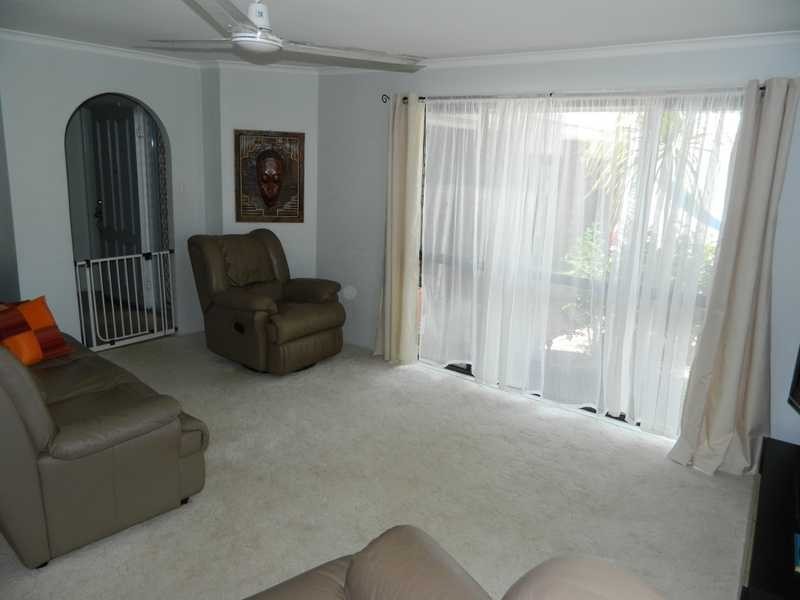 1 Yerrecoin Place, Burleigh Waters QLD 4220