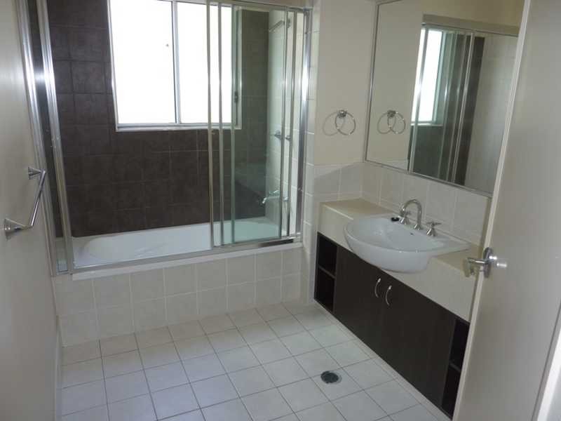 94/1 Sauvignon Parade, Upper Coomera QLD 4209