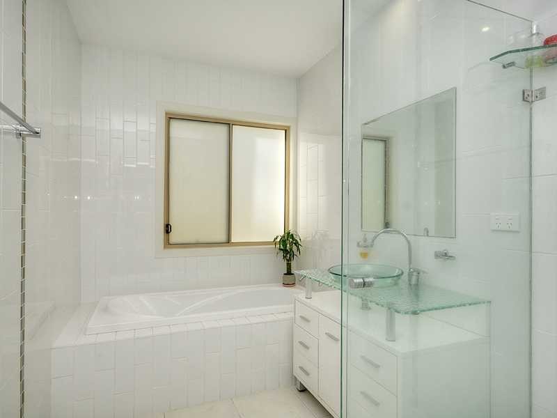 8 Reserve Street, Burleigh Heads QLD 4220