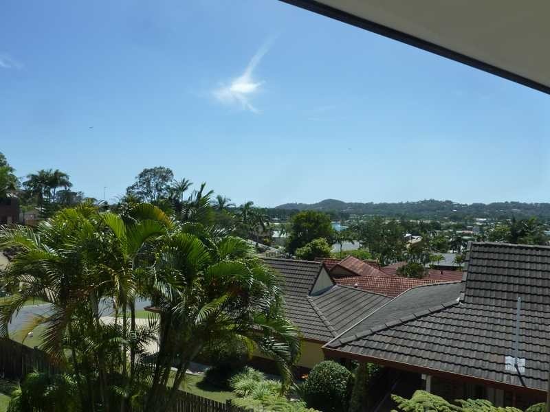 12 Bronzewing Close, Elanora QLD 4221