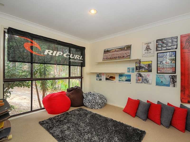 12 Cheshire Grove, Elanora QLD 4221