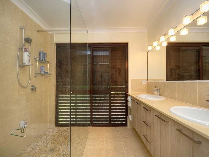 12 Cheshire Grove, Elanora QLD 4221