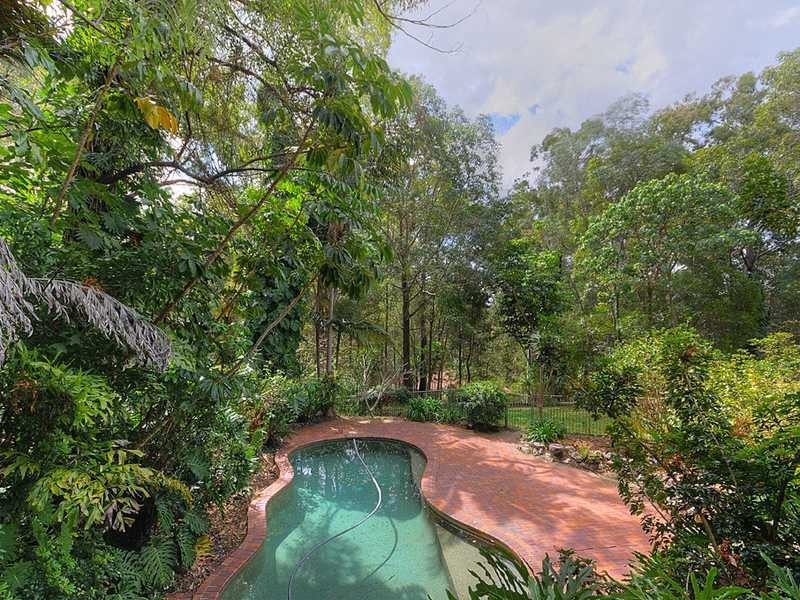 12 Cheshire Grove, Elanora QLD 4221