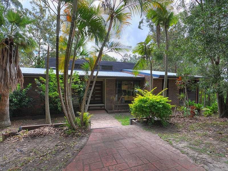 12 Cheshire Grove, Elanora QLD 4221