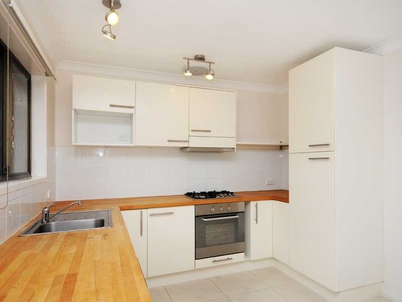 2/3 Hillstar Avenue, Burleigh Waters QLD 4220