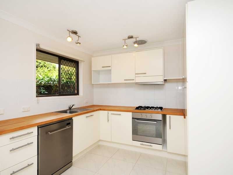 2/3 Hillstar Avenue, Burleigh Waters QLD 4220