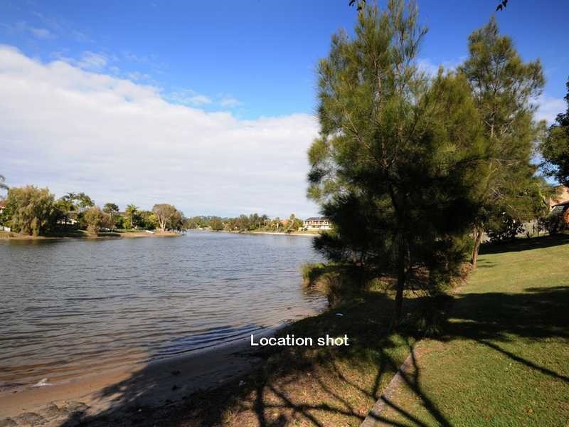 2/3 Hillstar Avenue, Burleigh Waters QLD 4220