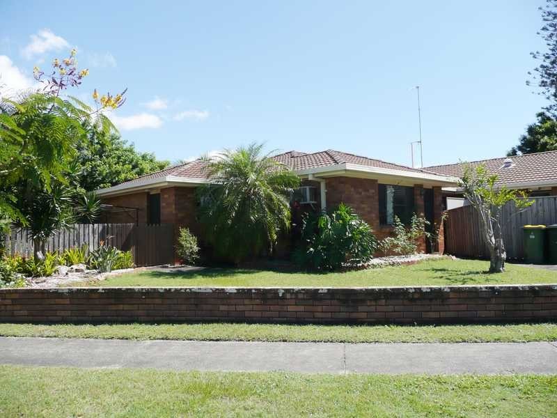 1/1 Peacock Place, Burleigh Waters QLD 4220