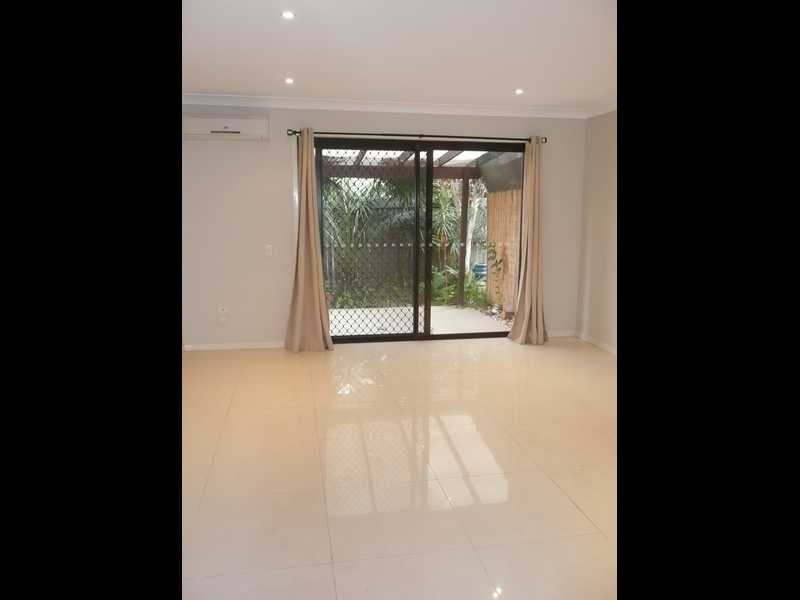 11/5 Galeen Drive, Burleigh Waters QLD 4220