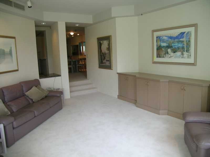 Unit/27 Seaworld Drive, Main Beach QLD 4217