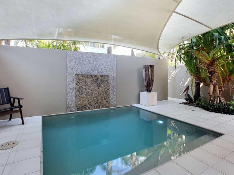28 Armrick Avenue, Broadbeach QLD 4218