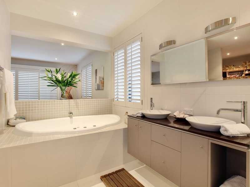 28 Armrick Avenue, Broadbeach QLD 4218