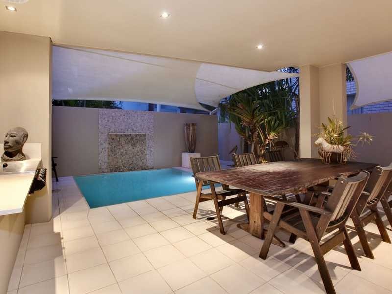 28 Armrick Avenue, Broadbeach QLD 4218