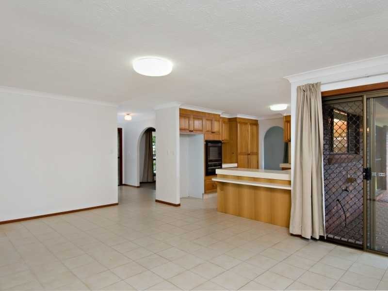 6 Boda Court, Runaway Bay QLD 4216