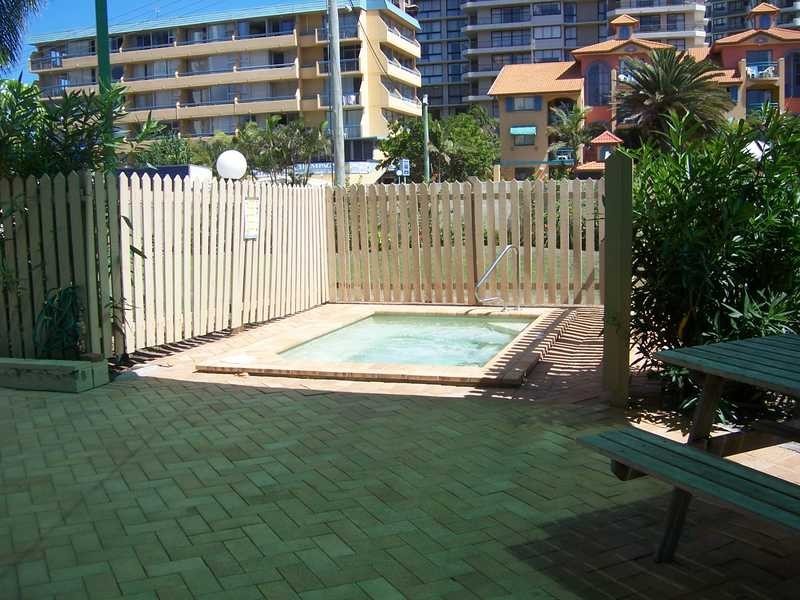 6 & 8/5 Queensland Avenue, Broadbeach QLD 4218