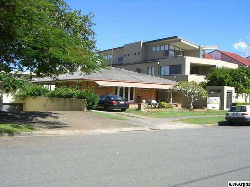 26 Armrick Avenue, Broadbeach QLD 4218