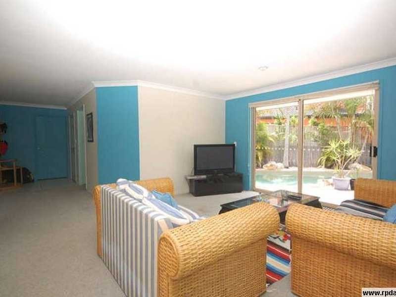 15 Scenic Avenue, Benowa QLD 4217