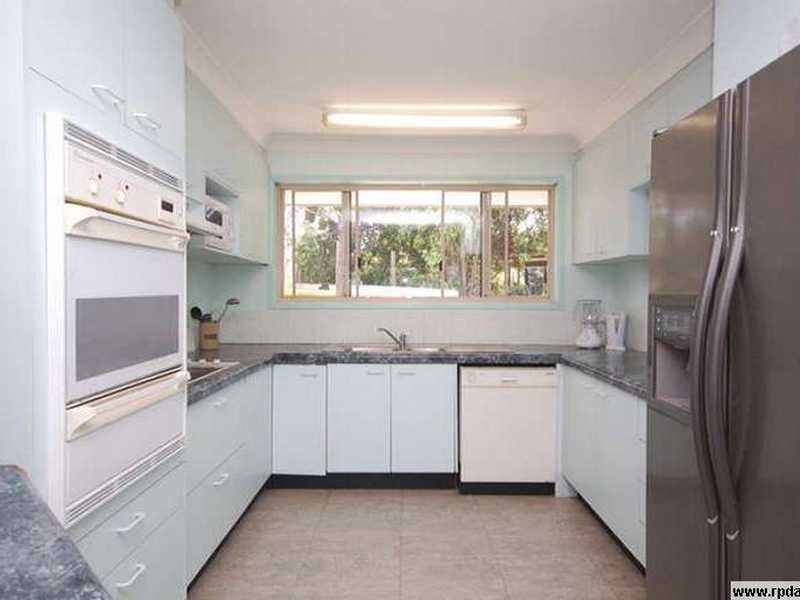 15 Scenic Avenue, Benowa QLD 4217