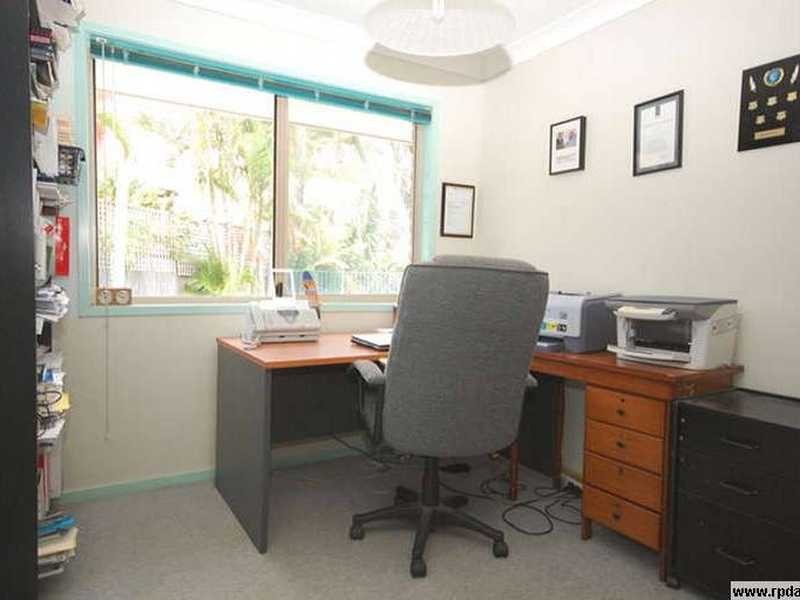 15 Scenic Avenue, Benowa QLD 4217