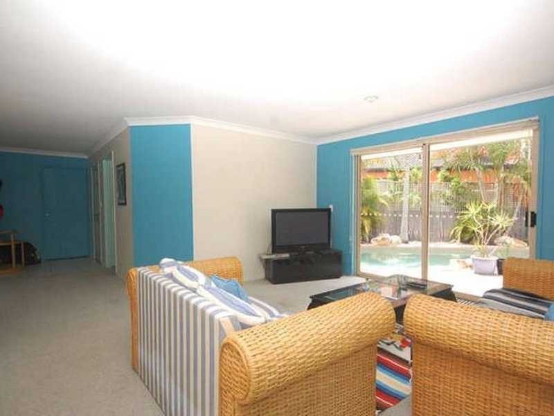 15 Scenic Avenue, Benowa QLD 4217