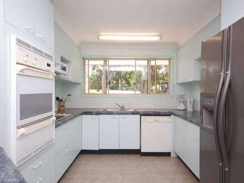 15 Scenic Avenue, Benowa QLD 4217