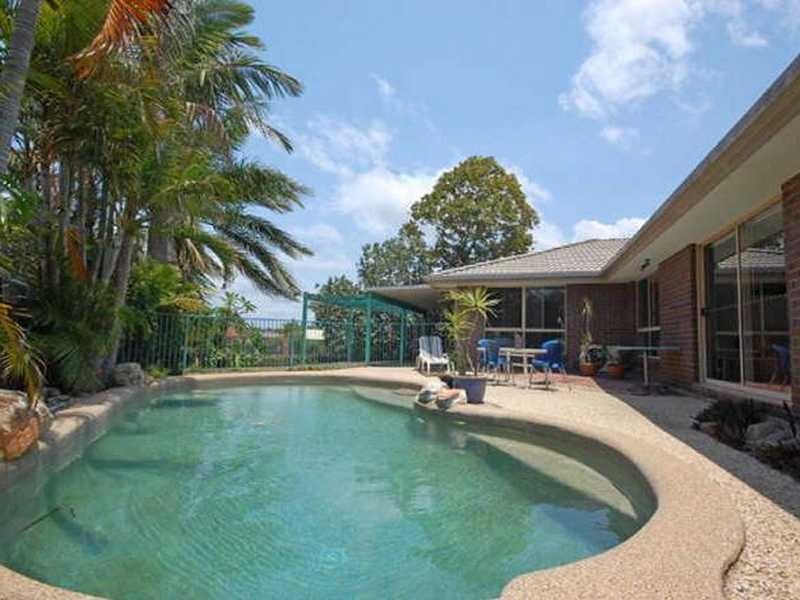 15 Scenic Avenue, Benowa QLD 4217
