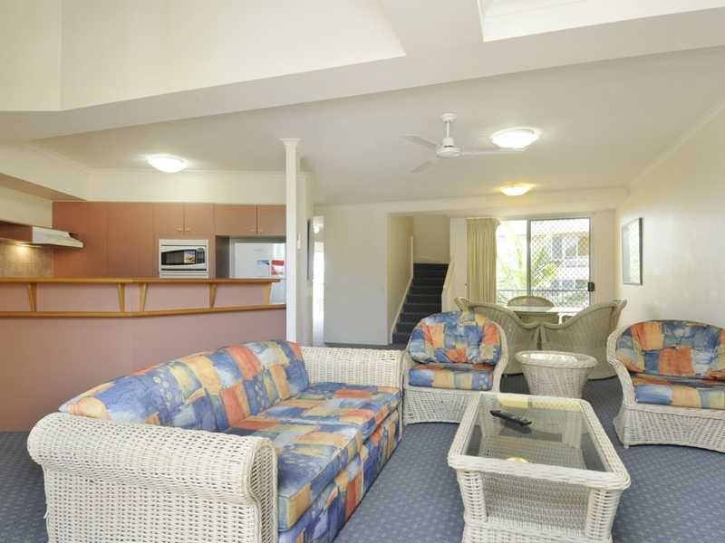 10 Alexandra Avenue, Broadbeach QLD 4218