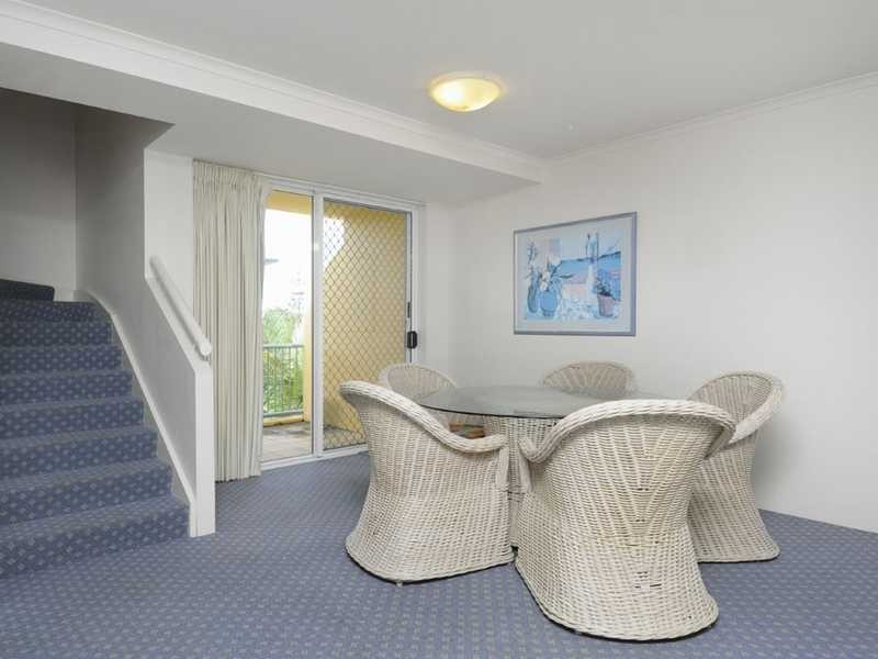 10 Alexandra Avenue, Broadbeach QLD 4218