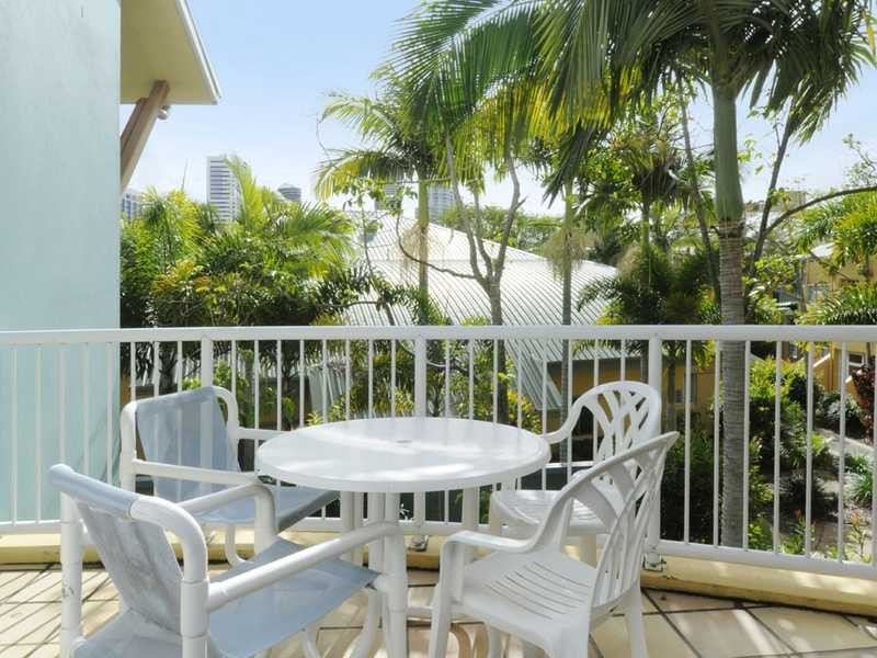 10 Alexandra Avenue, Broadbeach QLD 4218