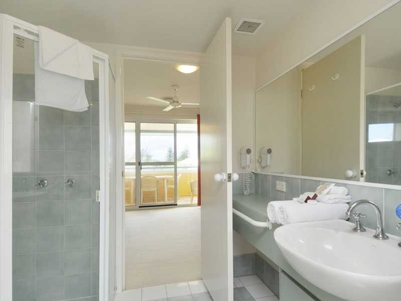 10 Alexandra Avenue, Broadbeach QLD 4218