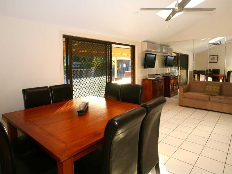 10 Long Island Court, Mermaid Waters QLD 4218