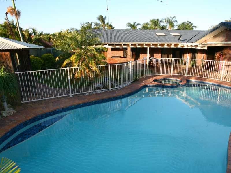 10 Long Island Court, Mermaid Waters QLD 4218