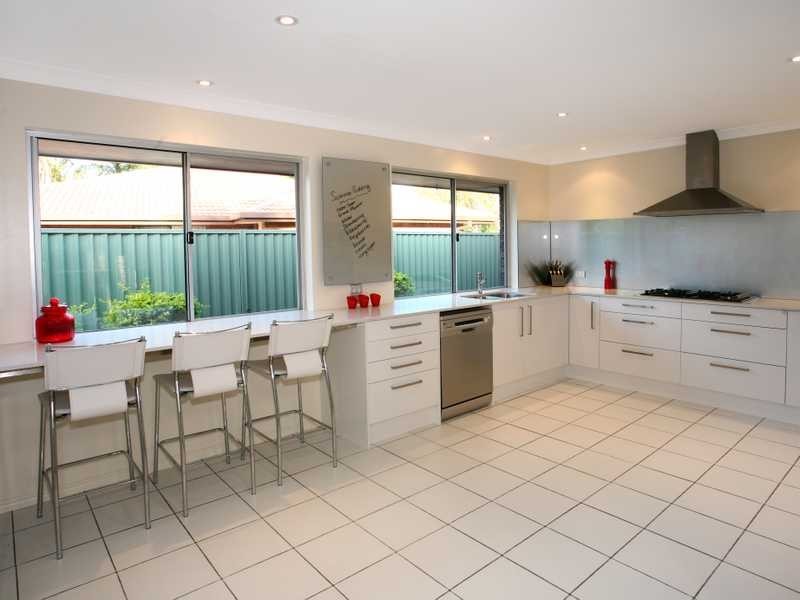 10 Long Island Court, Mermaid Waters QLD 4218