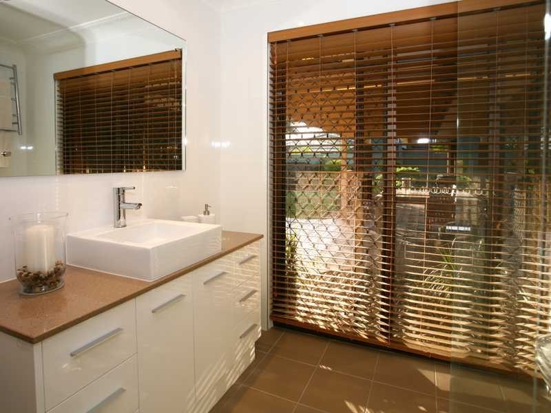 10 Long Island Court, Mermaid Waters QLD 4218