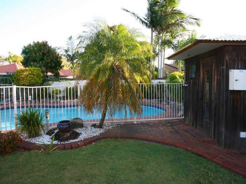 10 Long Island Court, Mermaid Waters QLD 4218