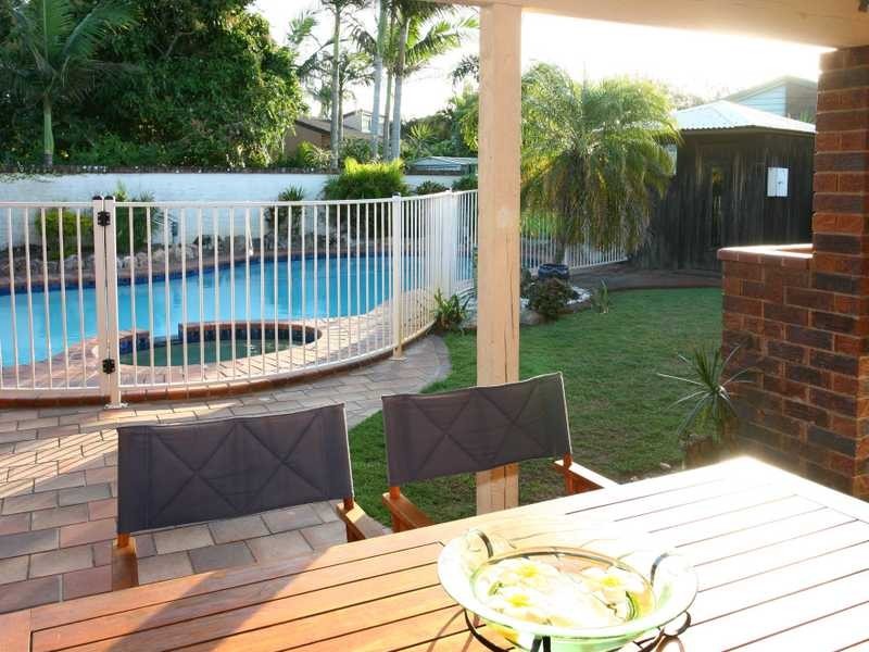 10 Long Island Court, Mermaid Waters QLD 4218