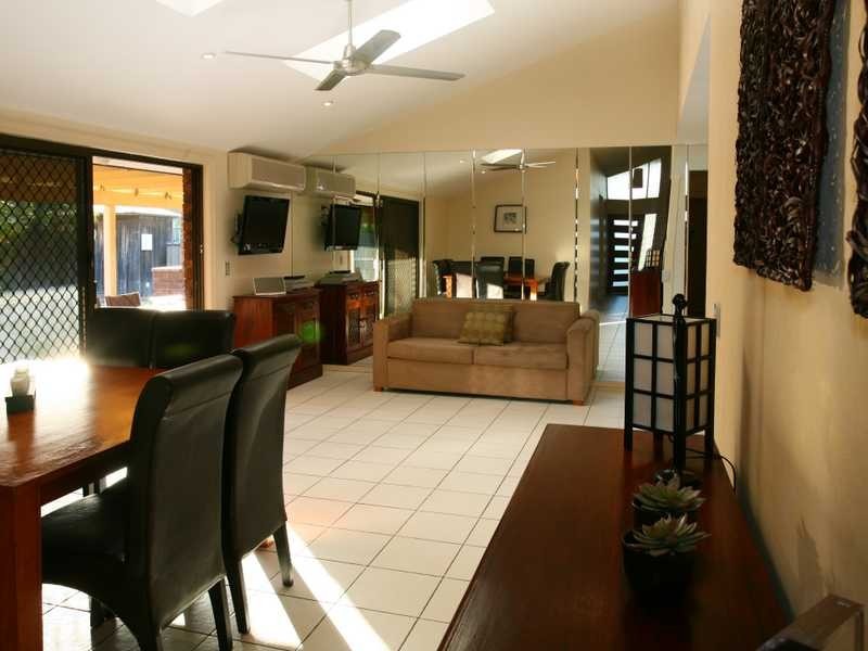 10 Long Island Court, Mermaid Waters QLD 4218