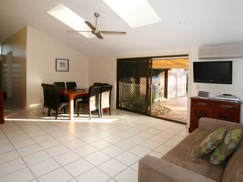 10 Long Island Court, Mermaid Waters QLD 4218