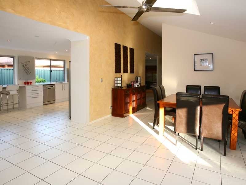 10 Long Island Court, Mermaid Waters QLD 4218