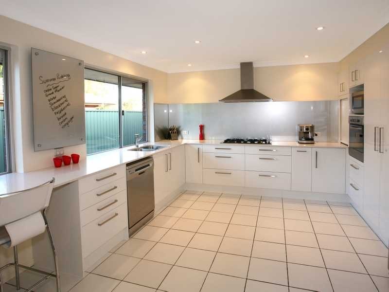 10 Long Island Court, Mermaid Waters QLD 4218