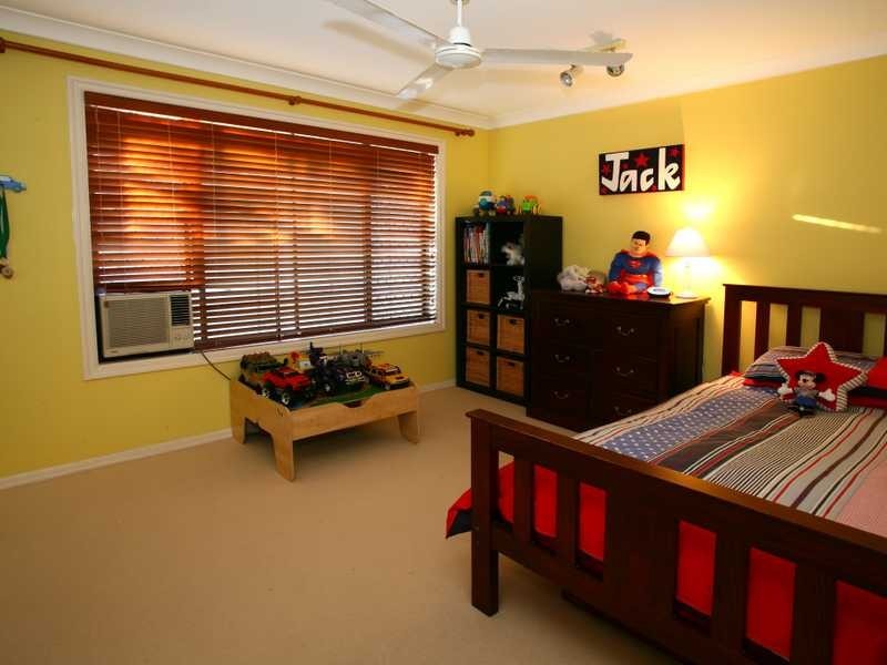 10 Long Island Court, Mermaid Waters QLD 4218