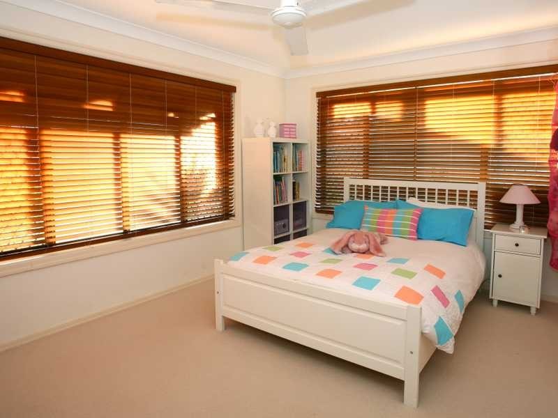 10 Long Island Court, Mermaid Waters QLD 4218